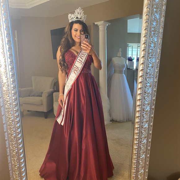 Red Pageant Gown - Picture 8 of 16